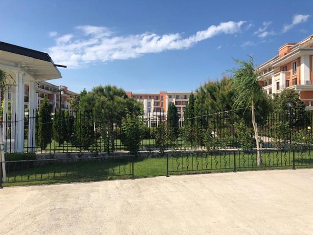 Apartment In Prestige Fort Beach Sveti Vlas Luaran gambar